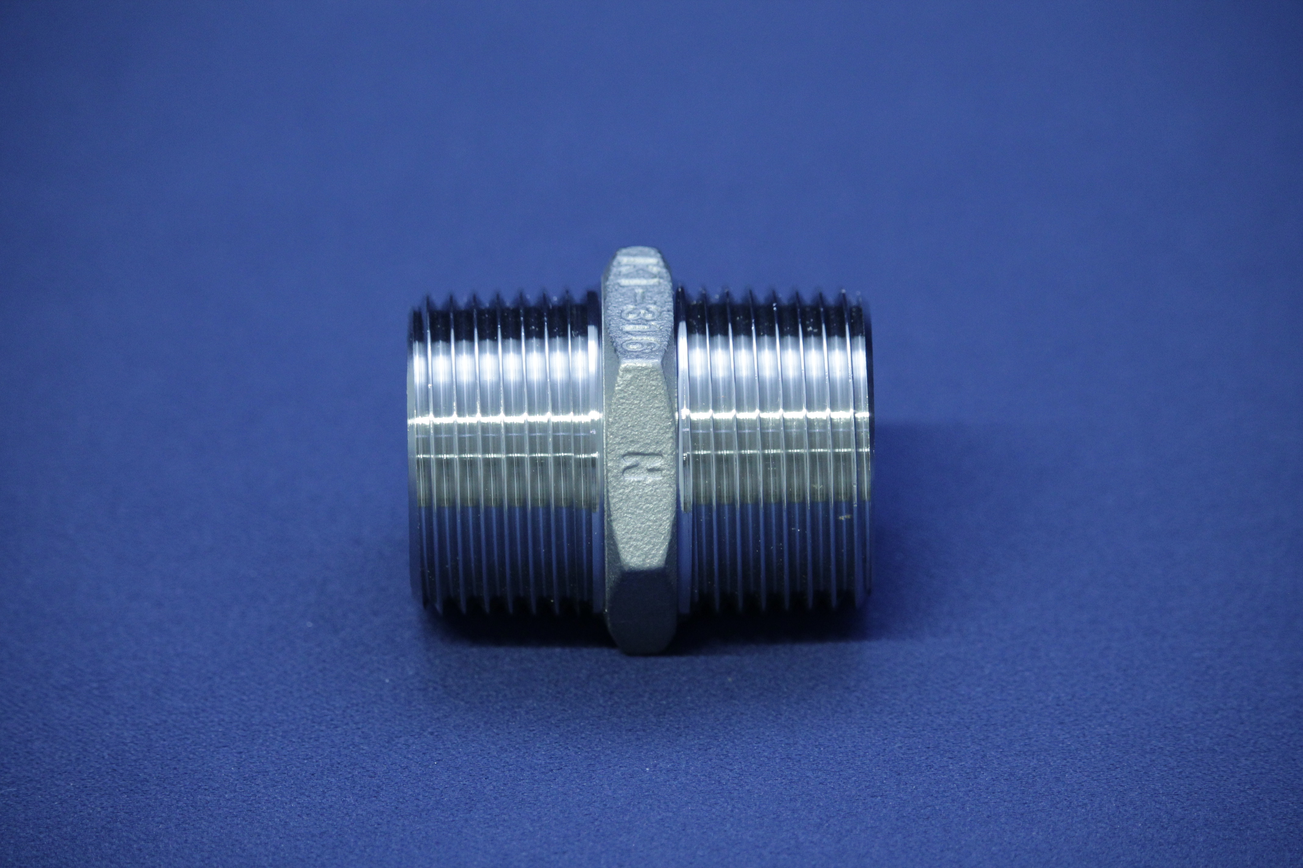 6-KANT DOPPELNIPPEL R2 1/2" 316
