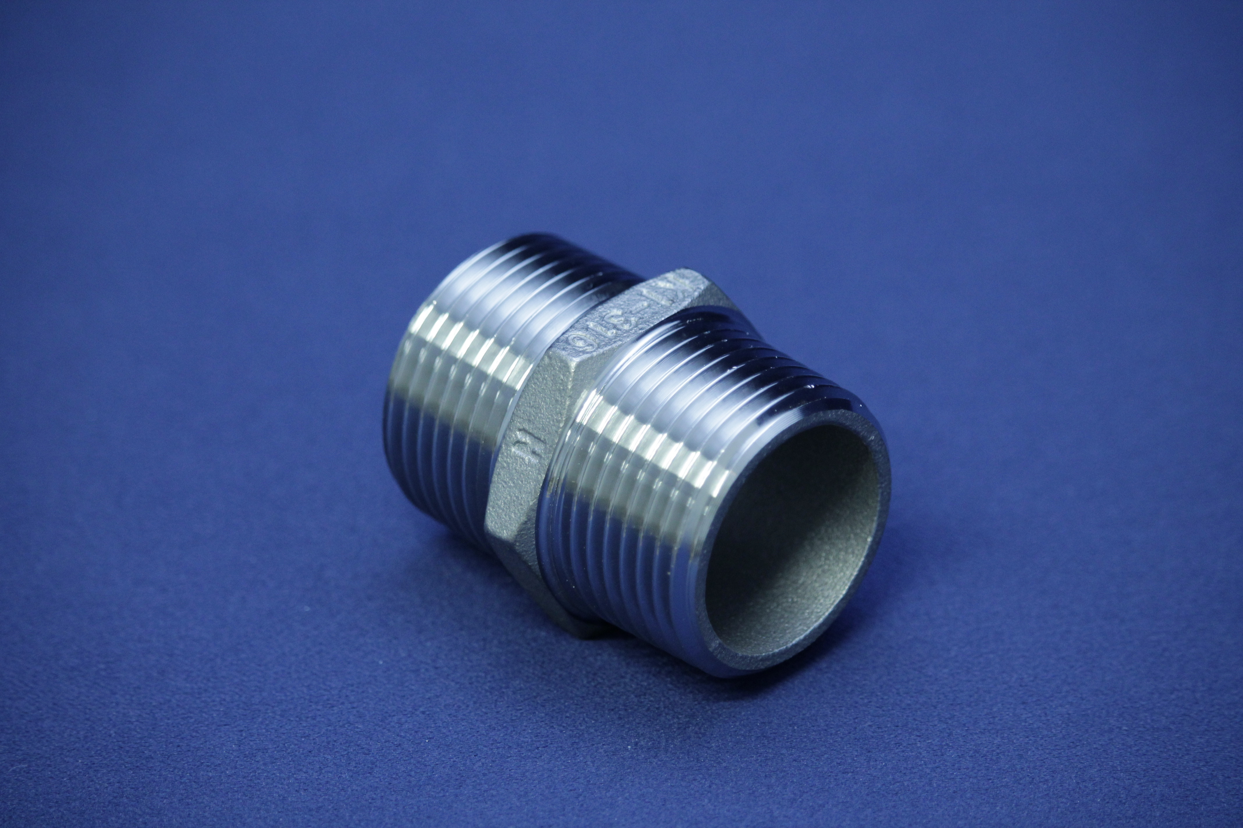 6-KANT DOPPELNIPPEL R2 1/2" 316